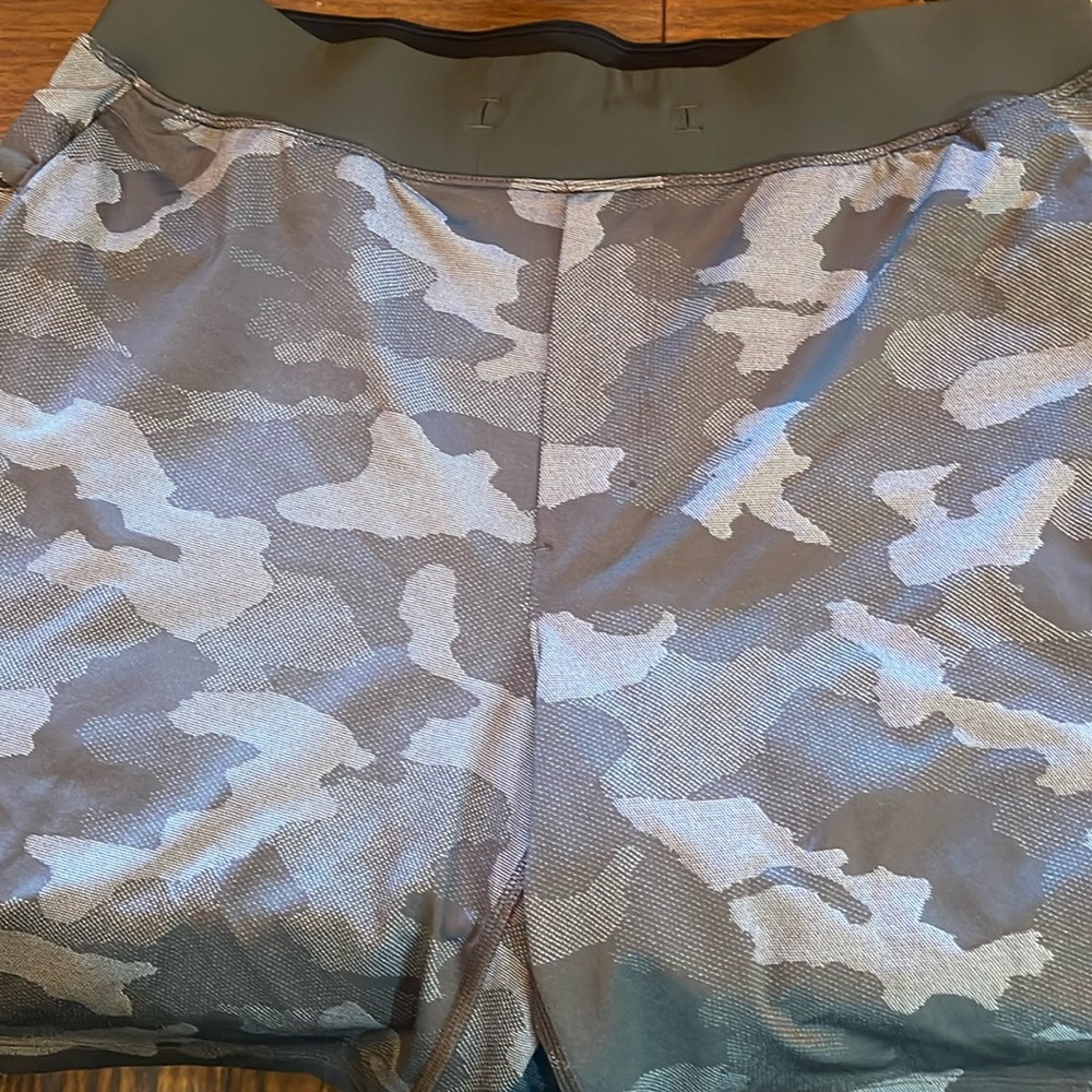 Men’s Lululemon camouflage size large athletic shorts.